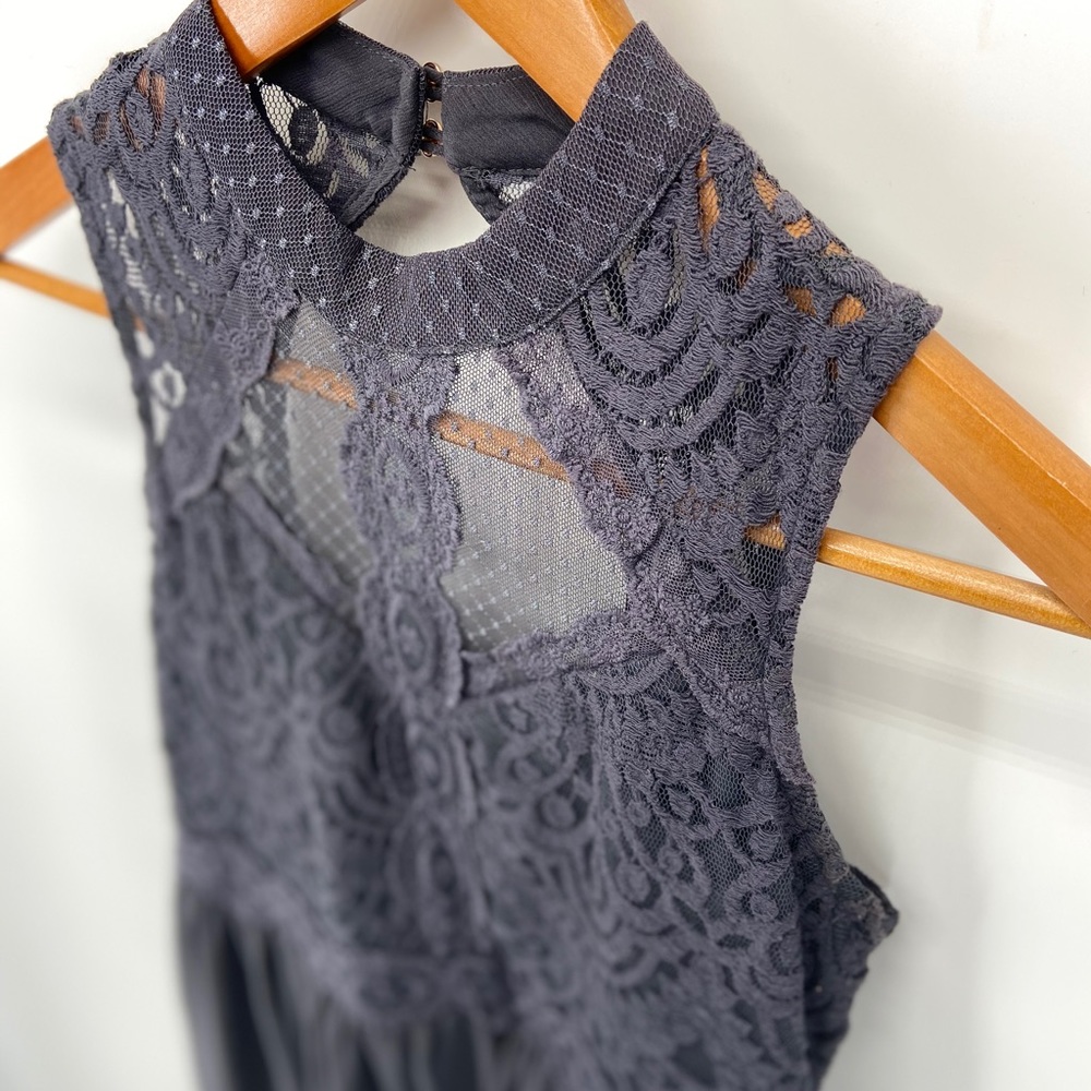 Charcoal Grey Lace Sleeveless Dress by Xhilararion